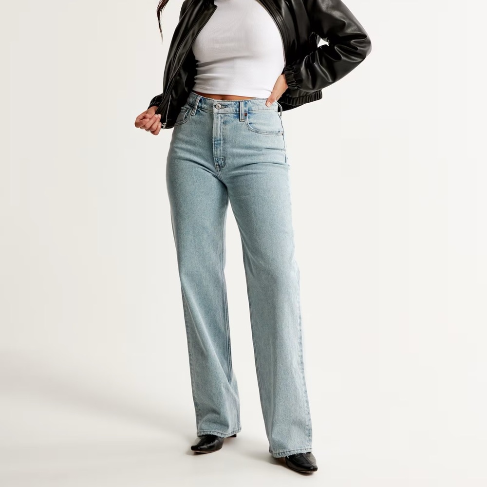 Abercrombie & Fitch - Curve Love 90’s Relaxed Jean - High Rise